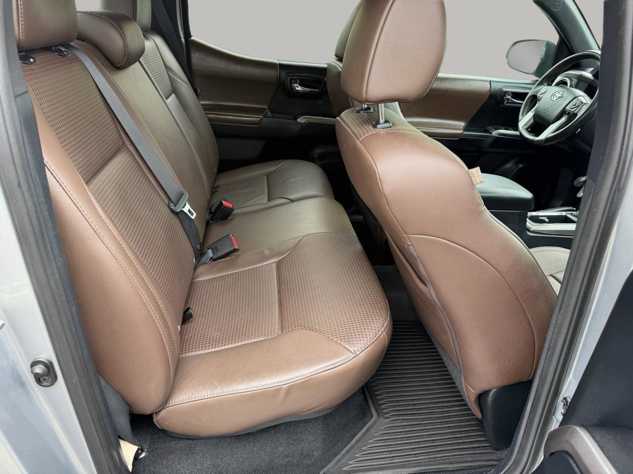 Used 2017 Toyota Tacoma Limited w/ Tow Package image 33