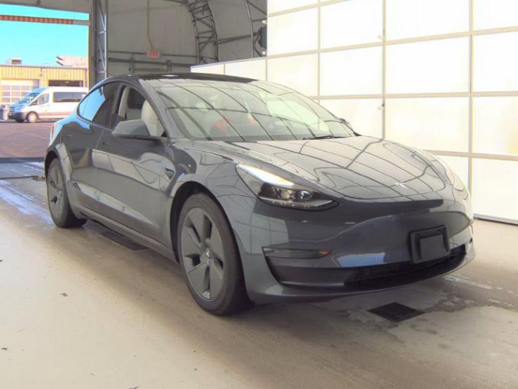 Used 2023 Tesla Model 3 Standard Range RWD image 4