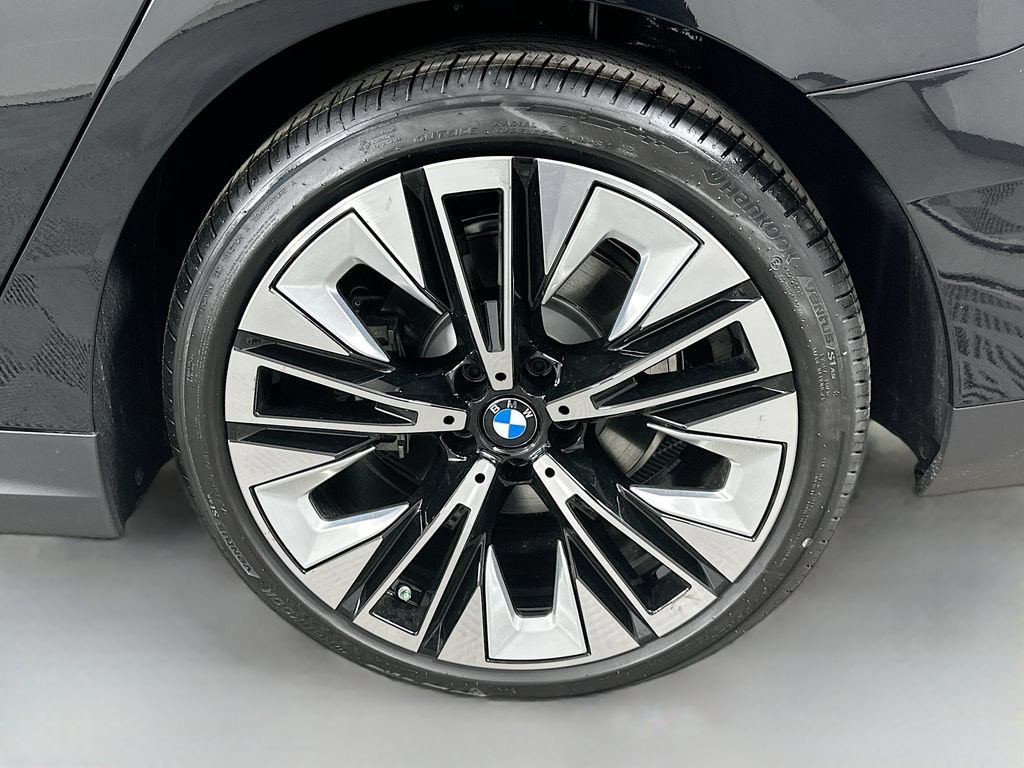Used 2026 BMW 530i xDrive w/ Executive Package AWD/4WD image 21