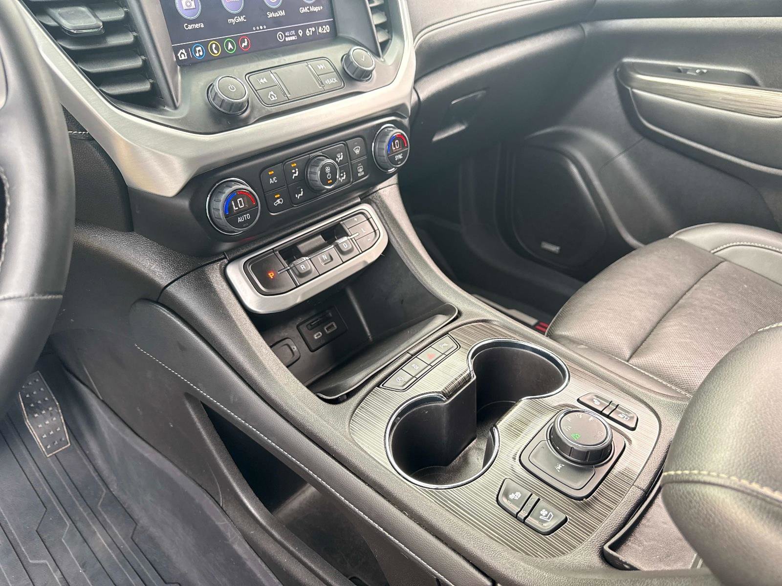 Used 2023 GMC Acadia SLT w/ Elevation Edition image 25