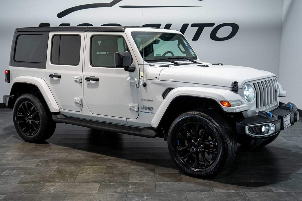 Used 2023 Jeep Wrangler Unlimited Sahara w/ Cold Weather Group AWD/4WD image 7