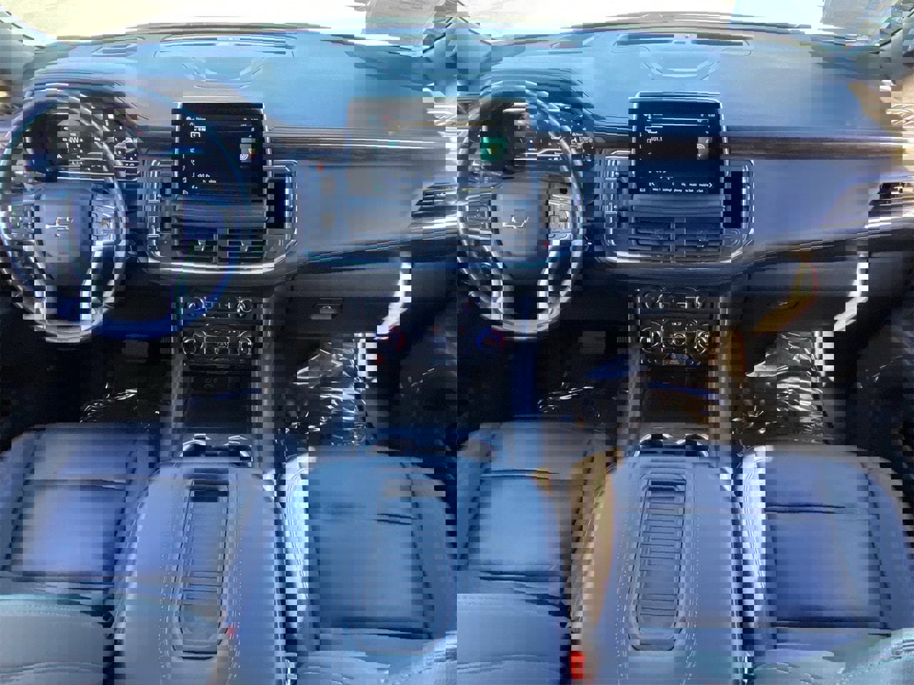 Used 2023 Chevrolet Suburban Z71 w/ Luxury Package image 16