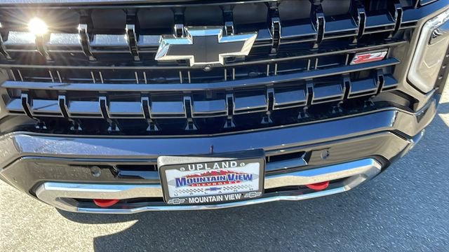Used 2025 Chevrolet Suburban Z71 AWD/4WD image 9