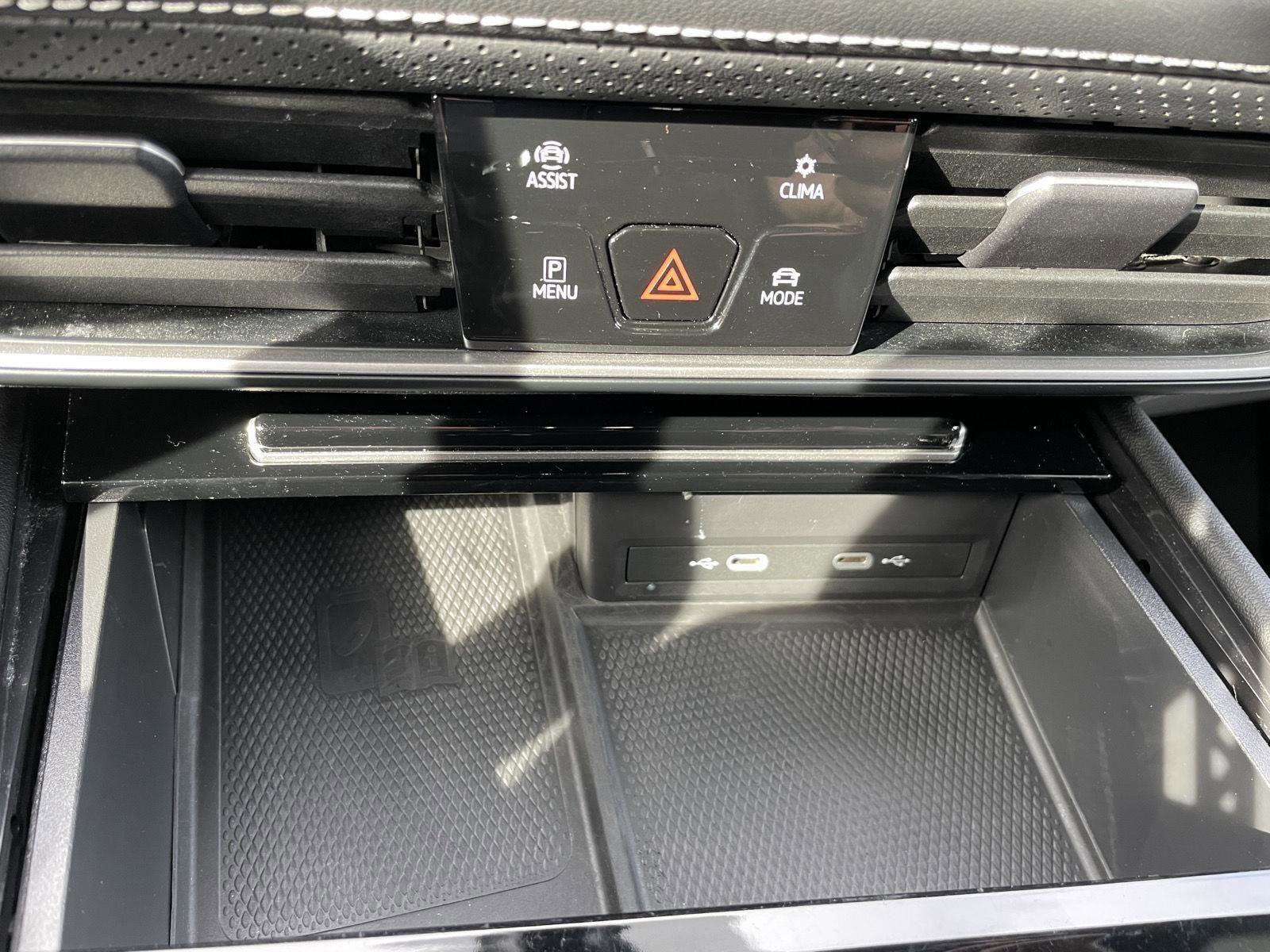 Used 2024 Volkswagen Atlas Cross Sport SEL R-Line image 30