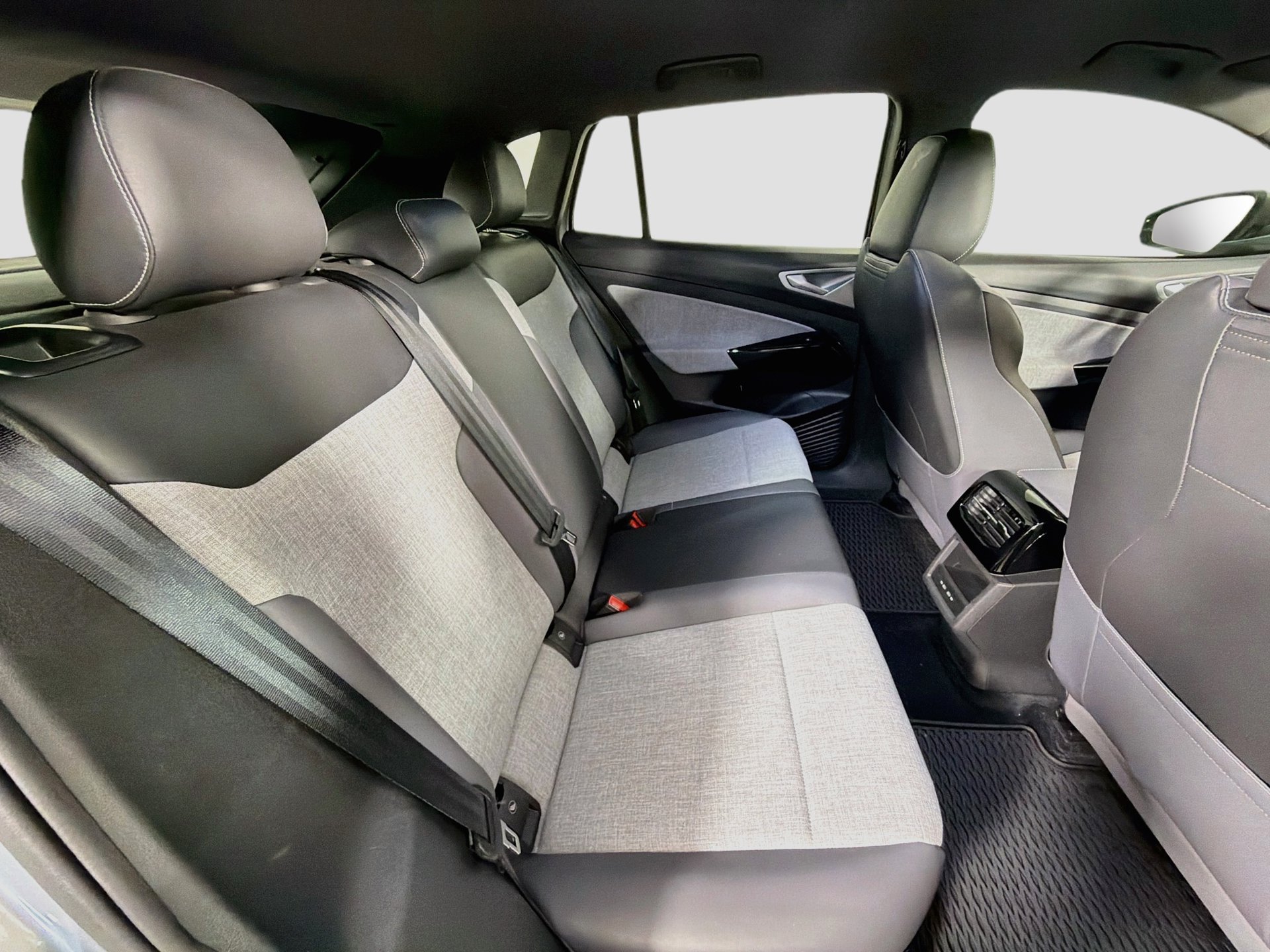 Certified 2025 Volkswagen ID.4 Pro RWD image 26