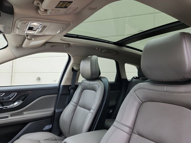 New 2025 Lincoln Corsair Reserve w/ Equipment Group 202A image 24