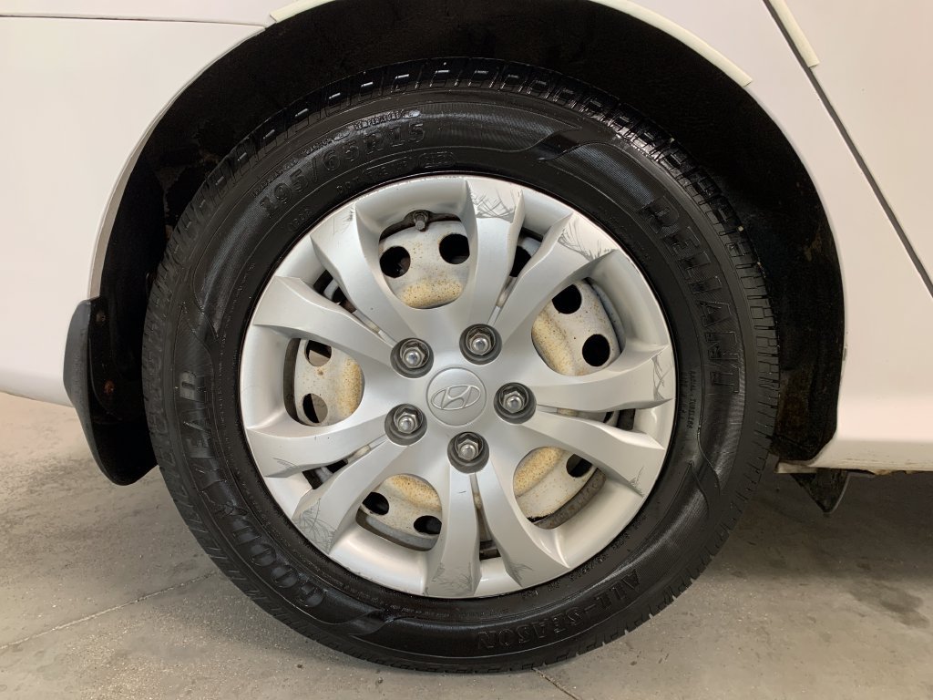 Used 2010 Hyundai Elantra GLS FWD image 9