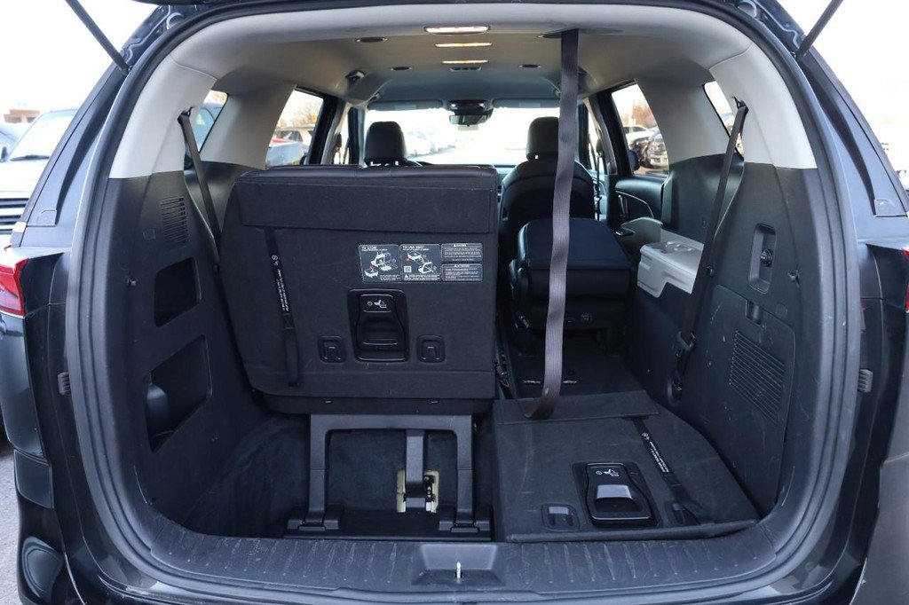Used 2024 Kia Carnival LX image 8
