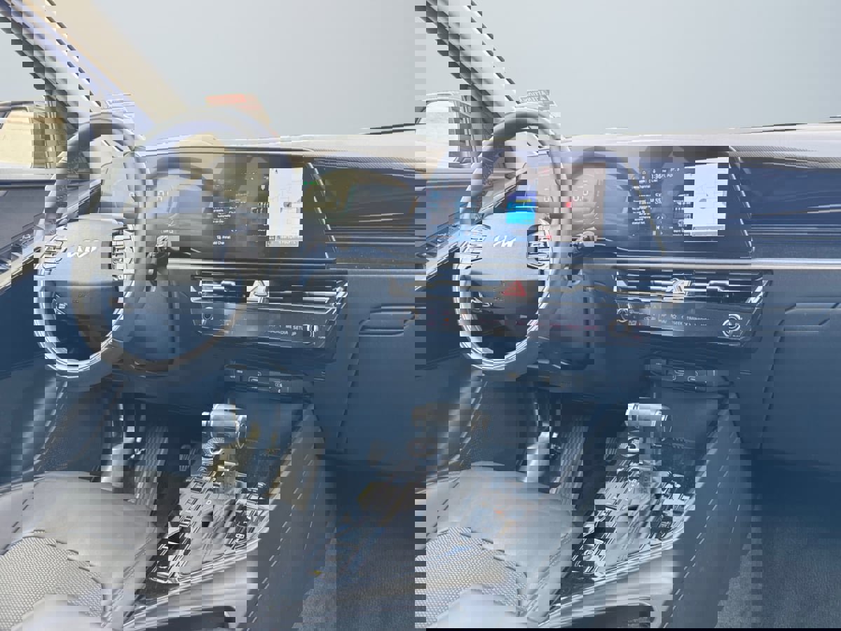 Used 2023 Kia Niro EX image 14