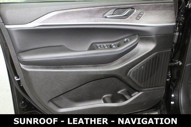 New 2025 Jeep Grand Cherokee Limited image 13