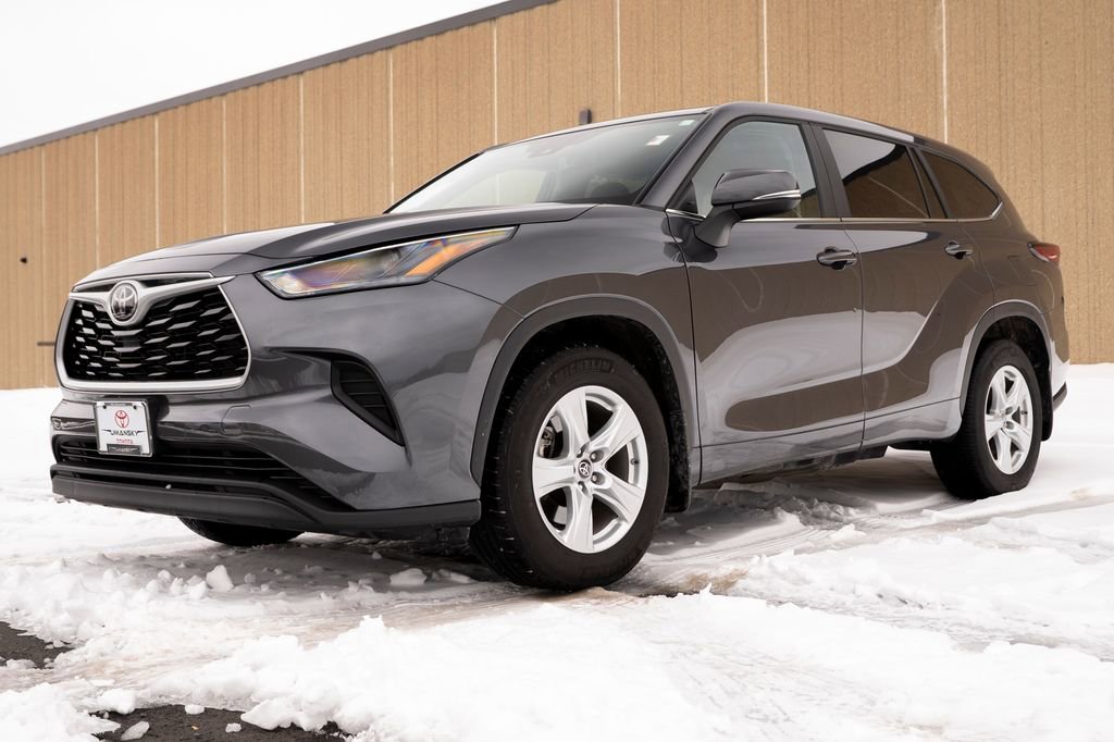 Used 2023 Toyota Highlander L image 4