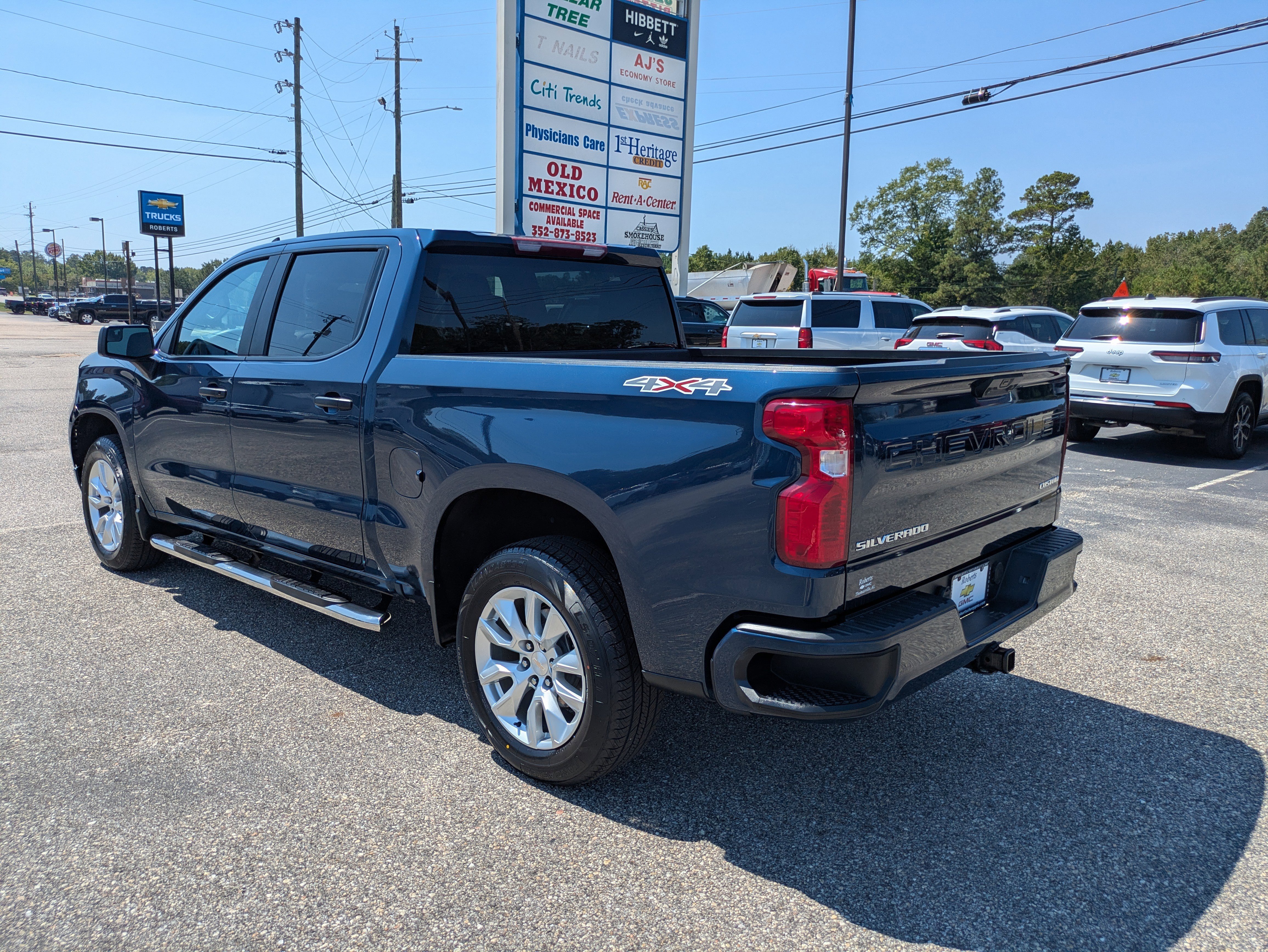 Used 2023 Chevrolet Silverado 1500 Custom image 3