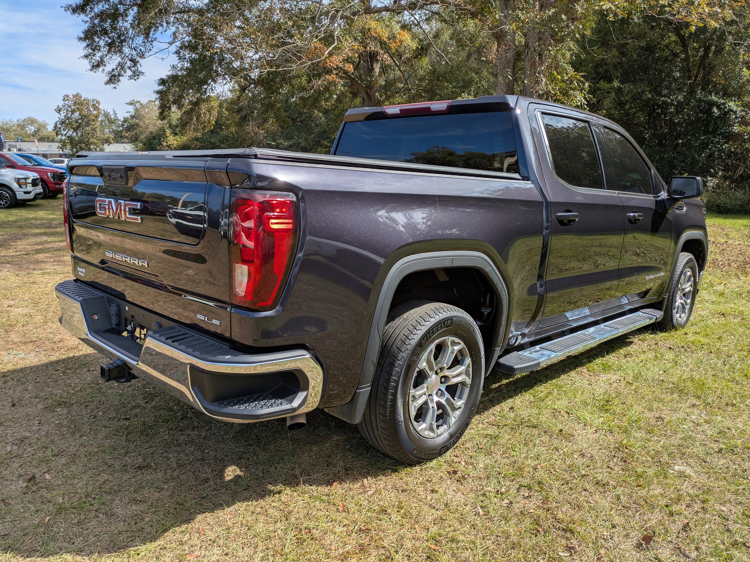 Used 2022 GMC Sierra 1500 SLE image 4