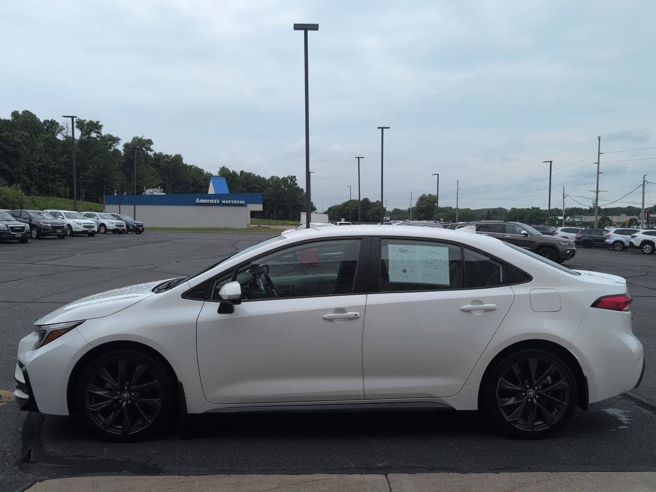 Used 2024 Toyota Corolla SE FWD image 5