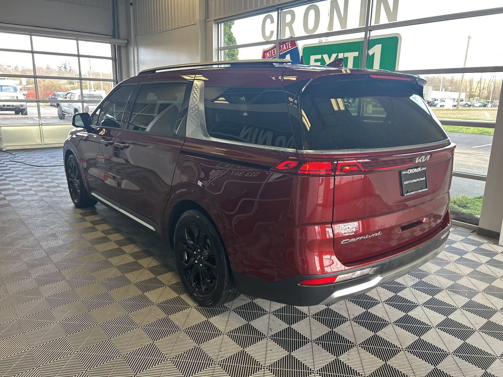 Used 2022 Kia Carnival SX image 4