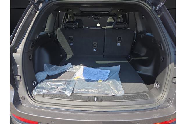 New 2025 Jeep Grand Cherokee Limited w/ Black Appearance Package image 15