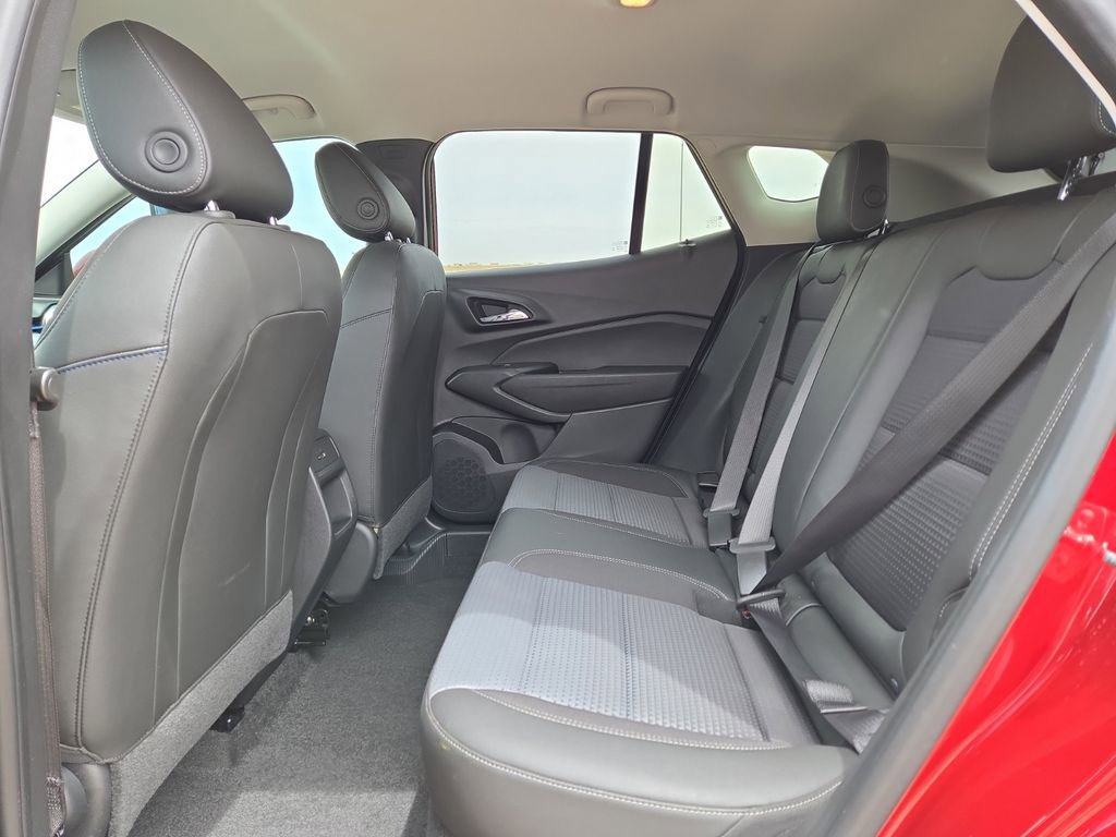 Used 2025 Chevrolet Trax LT FWD image 15