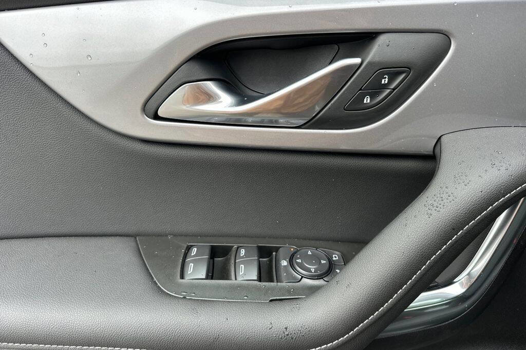 New 2025 Chevrolet Blazer LT w/ Midnight/Sport Edition image 12