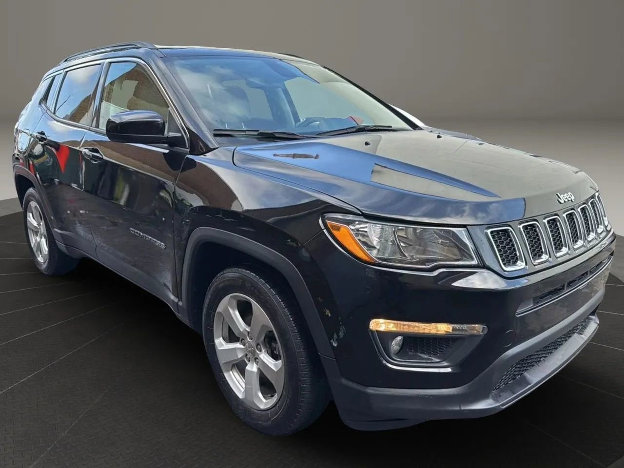Used 2021 Jeep Compass Latitude image 3