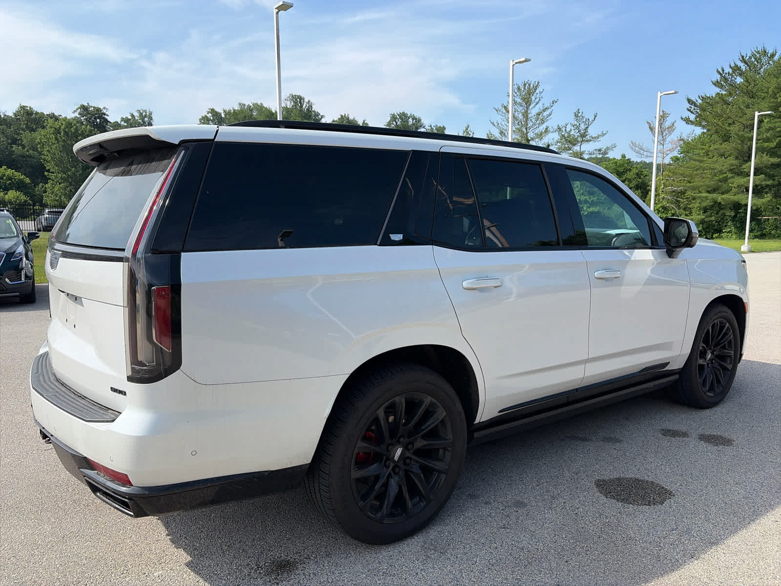 Certified 2023 Cadillac Escalade Sport Platinum w/ LPO, ONYX Package AWD/4WD image 4
