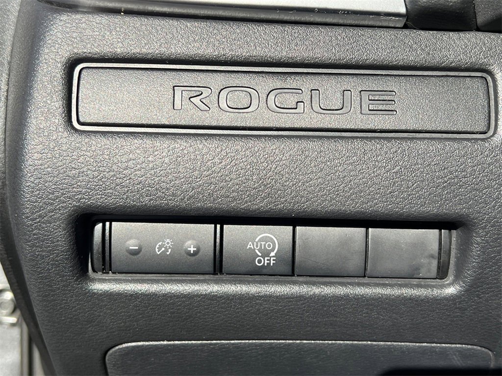 Used 2023 Nissan Rogue S image 13