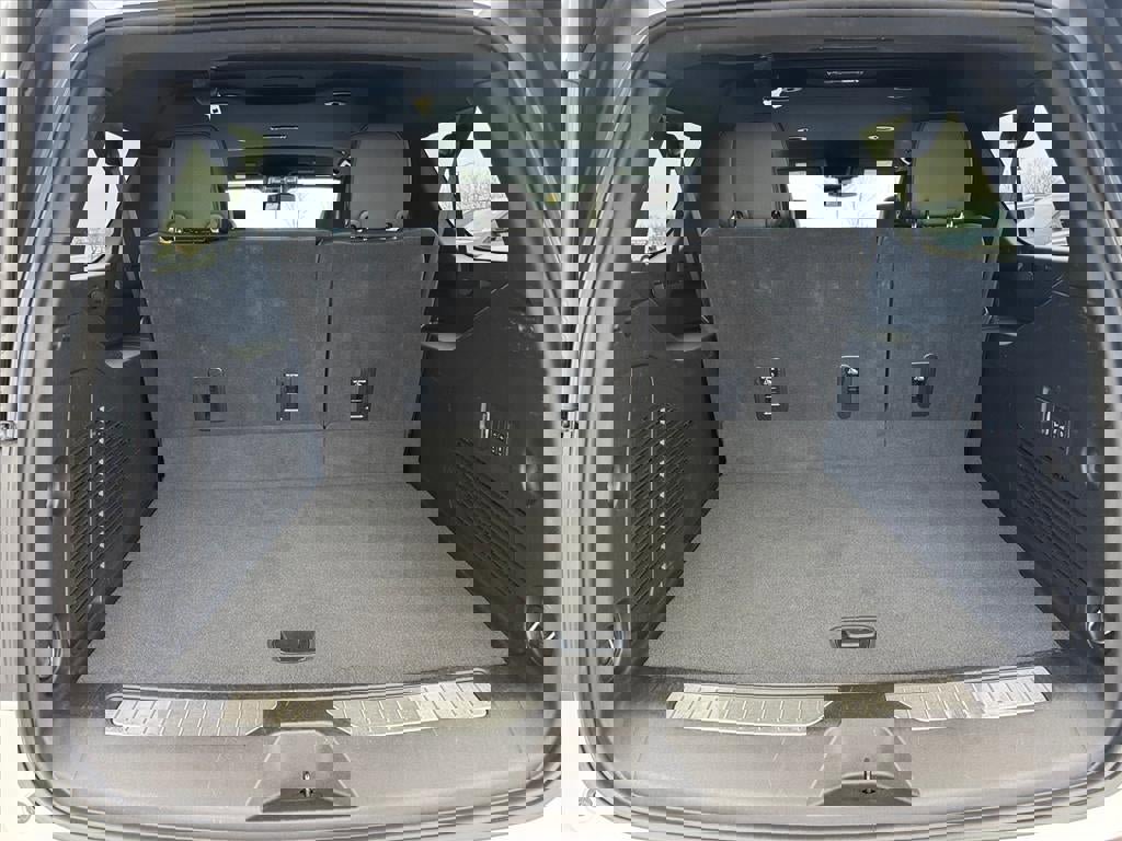 Used 2025 GMC Yukon XL Denali image 4