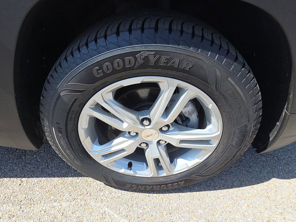 Used 2023 GMC Terrain SLE image 10