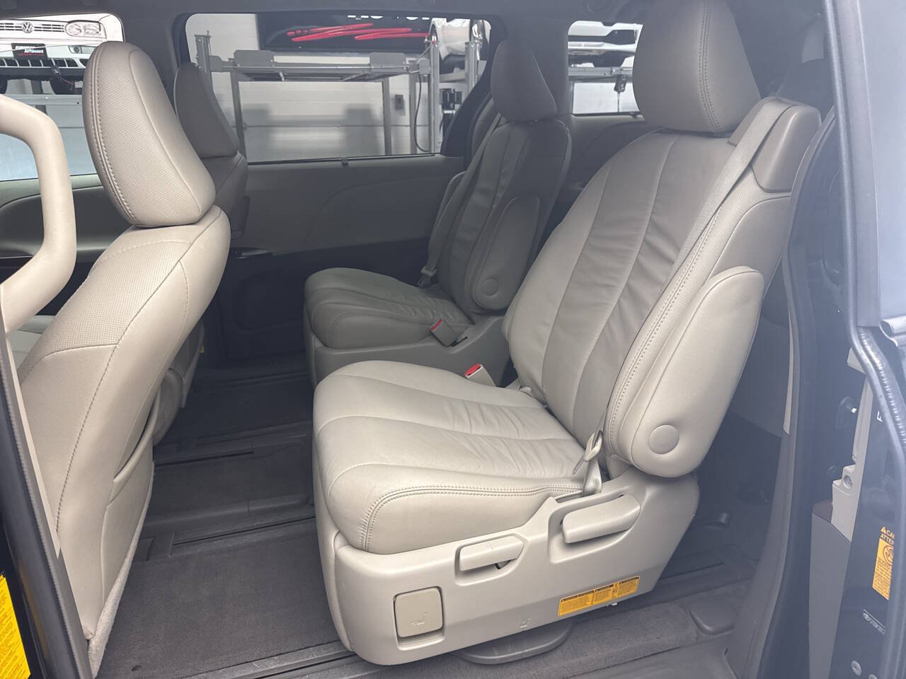 Used 2013 Toyota Sienna XLE AWD/4WD image 17