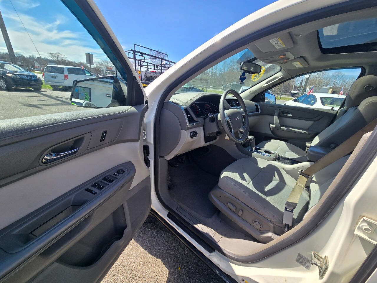 Used 2015 GMC Acadia SLE AWD/4WD image 17
