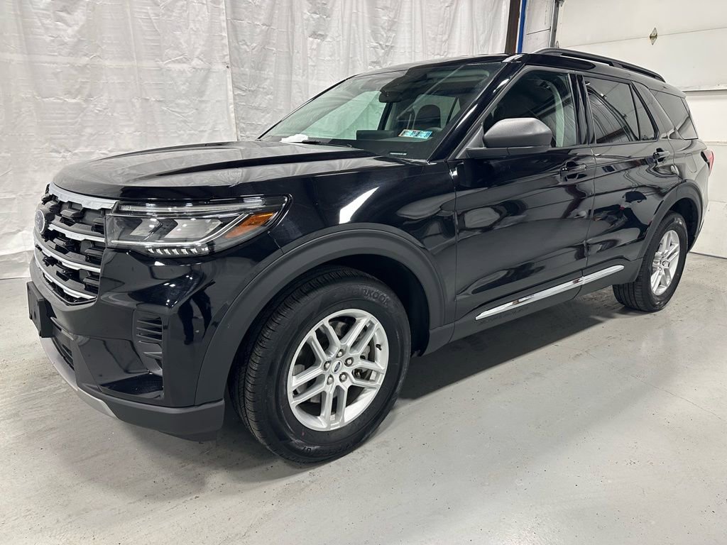 Used 2025 Ford Explorer Active AWD/4WD image 3