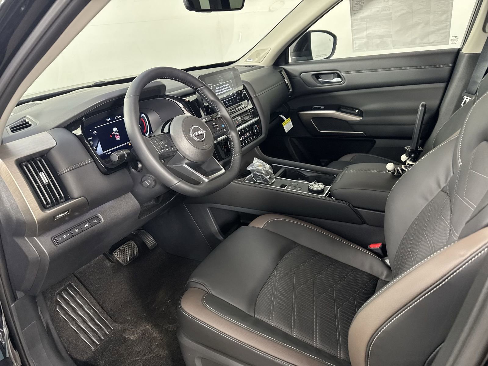 New 2025 Nissan Pathfinder Platinum image 5