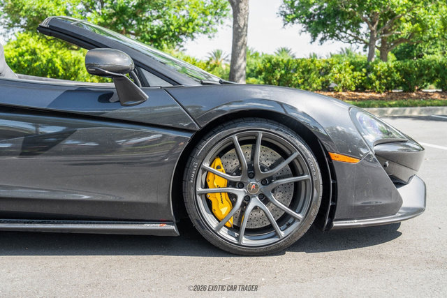 Used 2018 McLaren 570S Spider RWD image 11