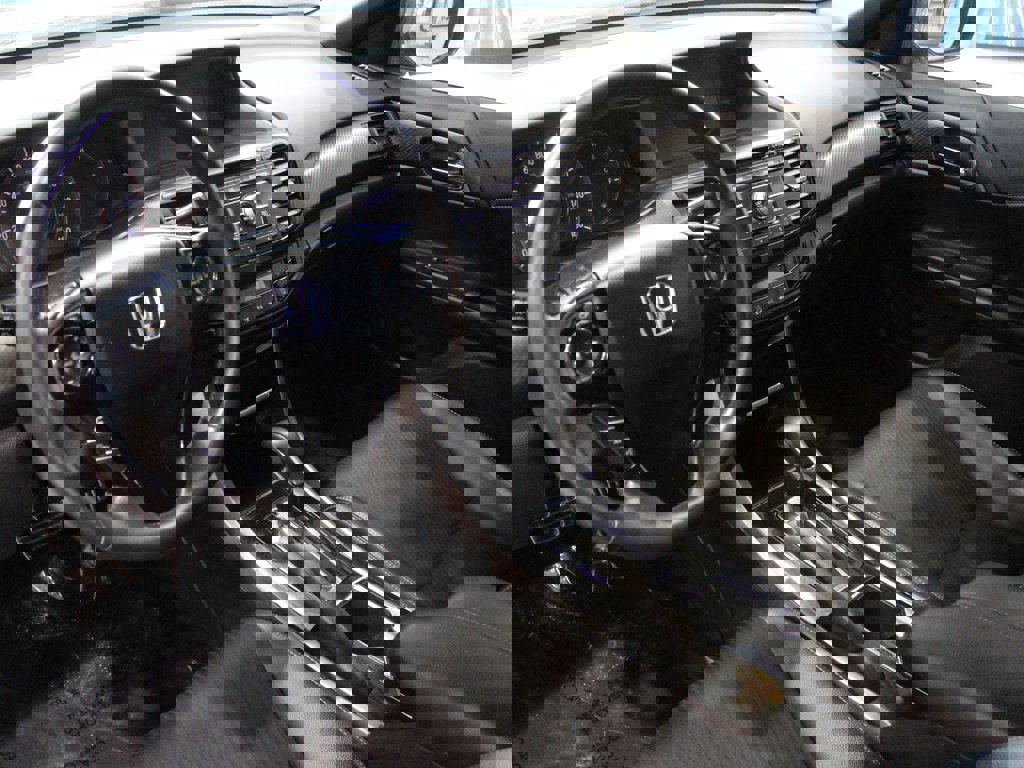 Used 2017 Honda Accord Sport image 13