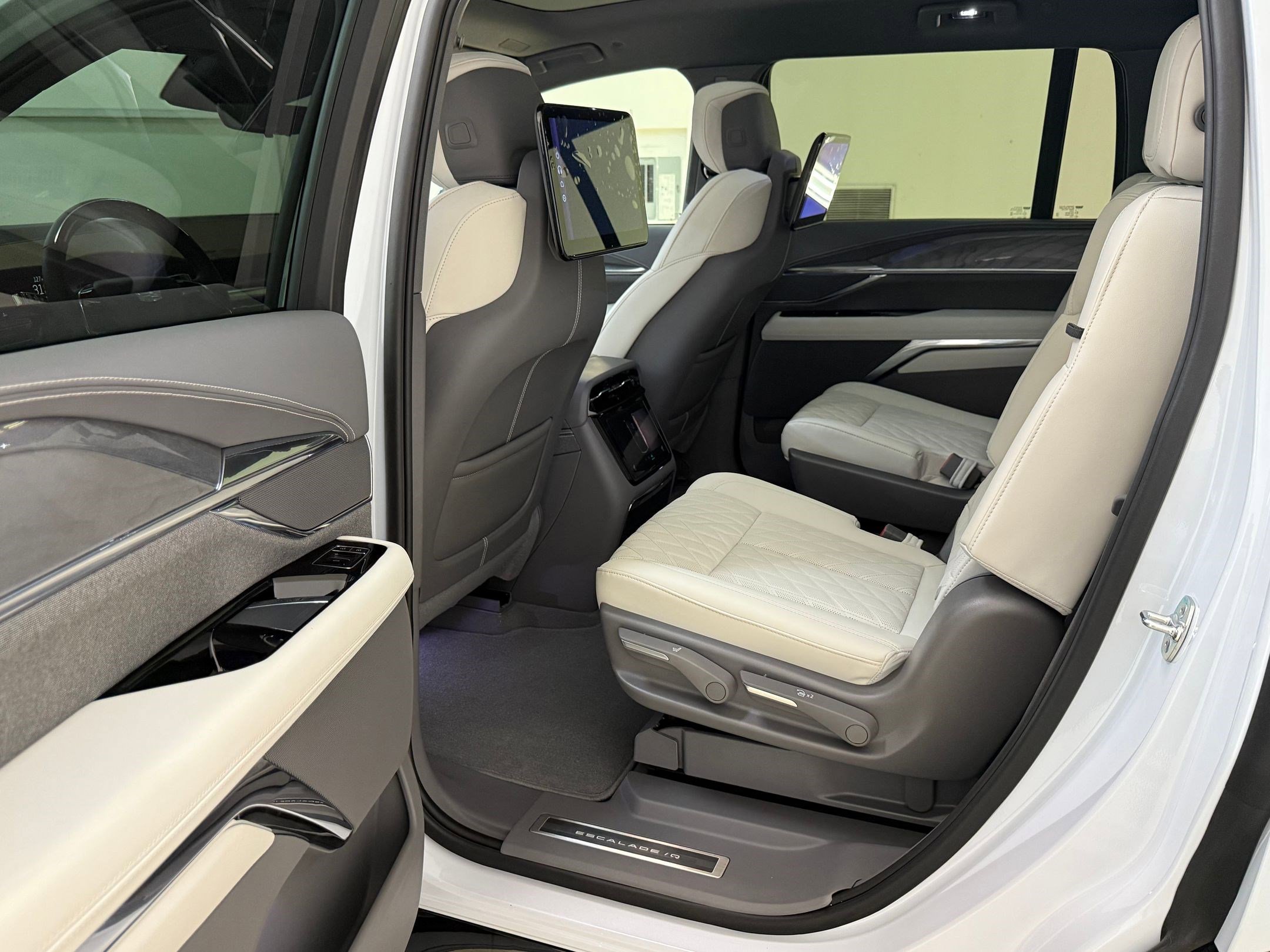 New 2026 Cadillac Escalade IQL Luxury image 14