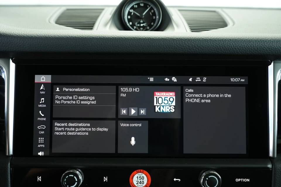 Certified 2025 Porsche Macan AWD/4WD image 17