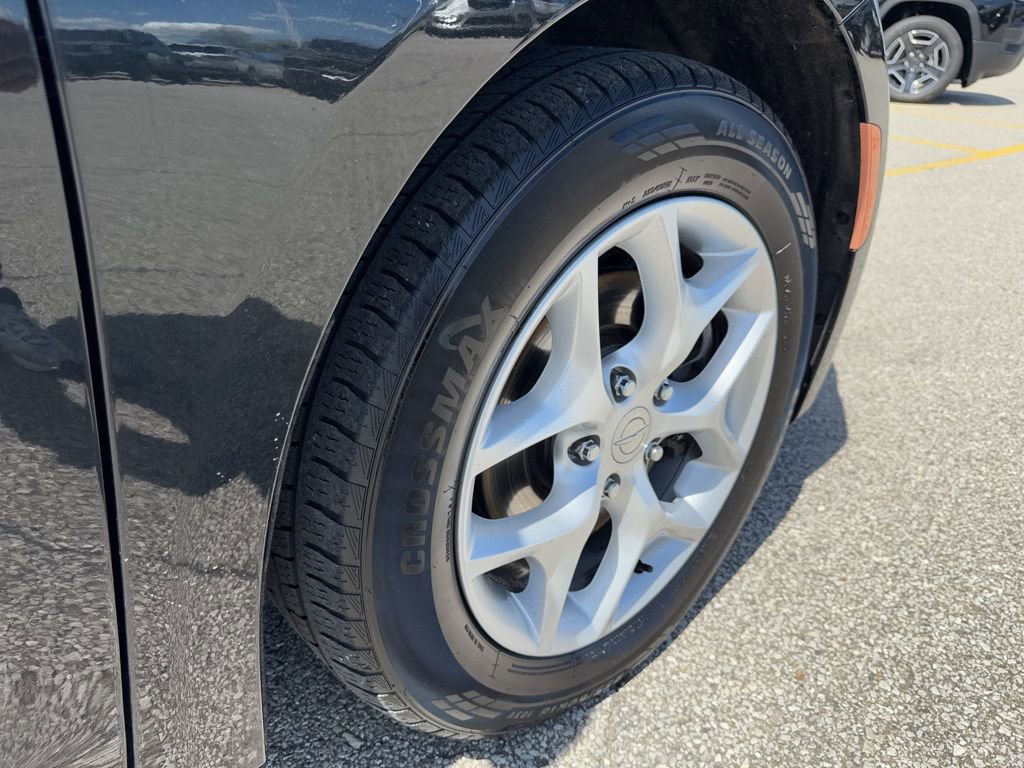 Used 2017 Chrysler Pacifica Touring-L Plus w/ Tire & Wheel Group image 46