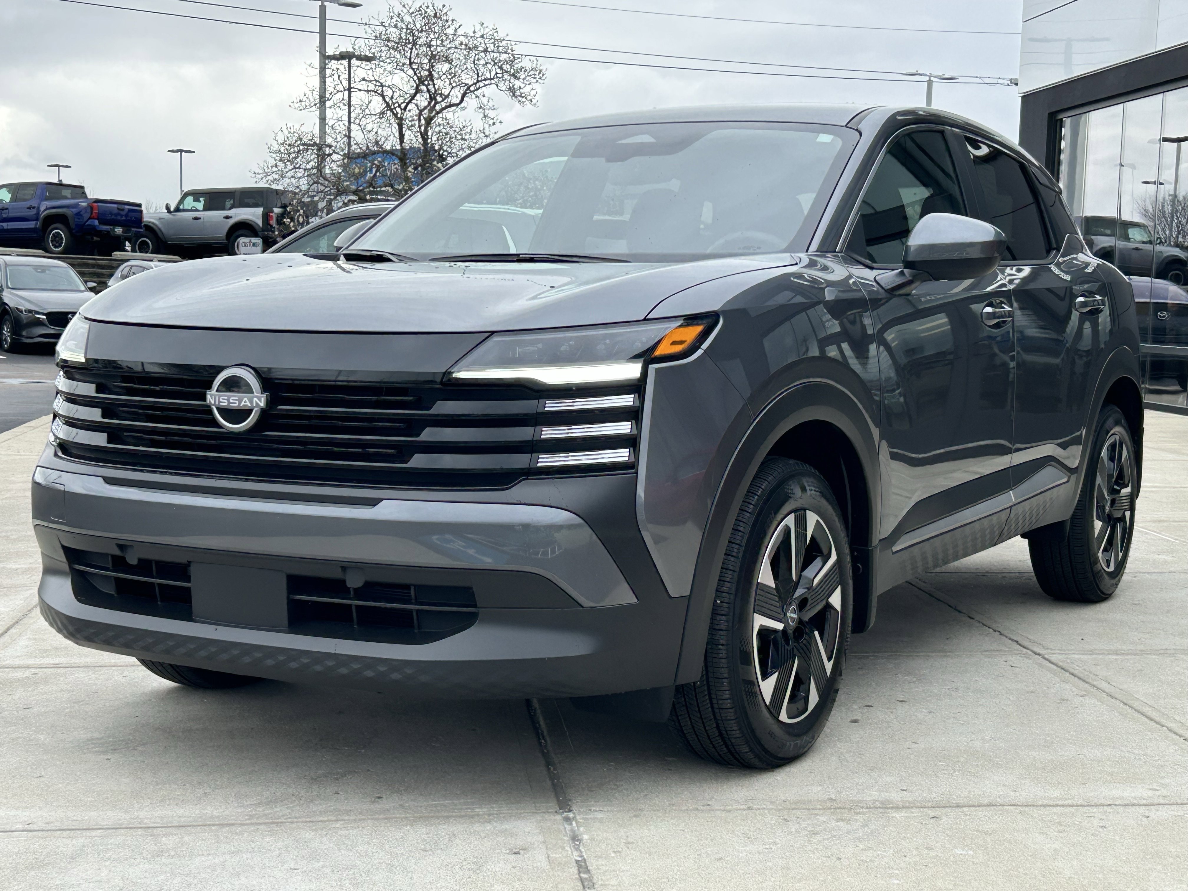 Used 2025 Nissan Kicks SV w/ Charging Package image 3