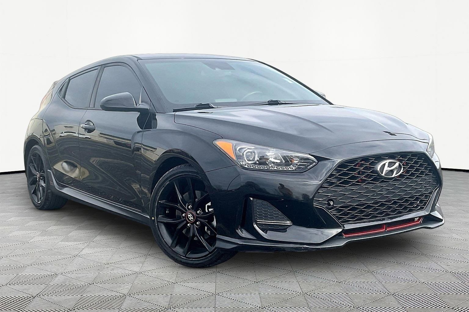 Used 2019 Hyundai Veloster Turbo R-Spec image 1
