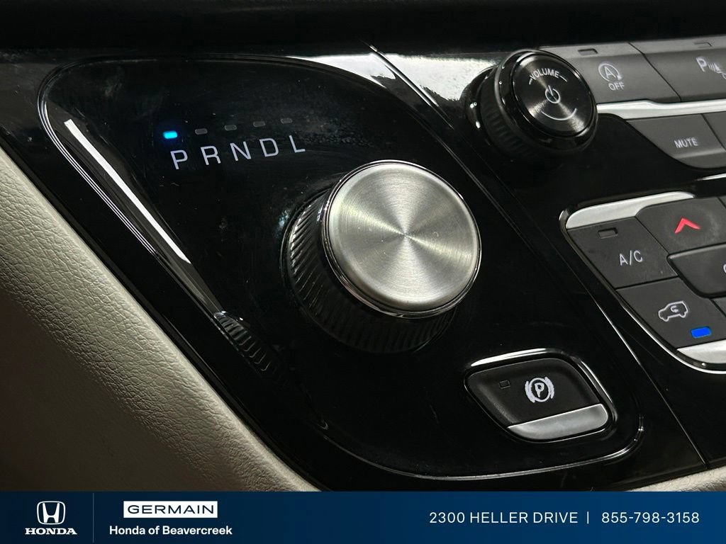Used 2018 Chrysler Pacifica Touring-L FWD image 25