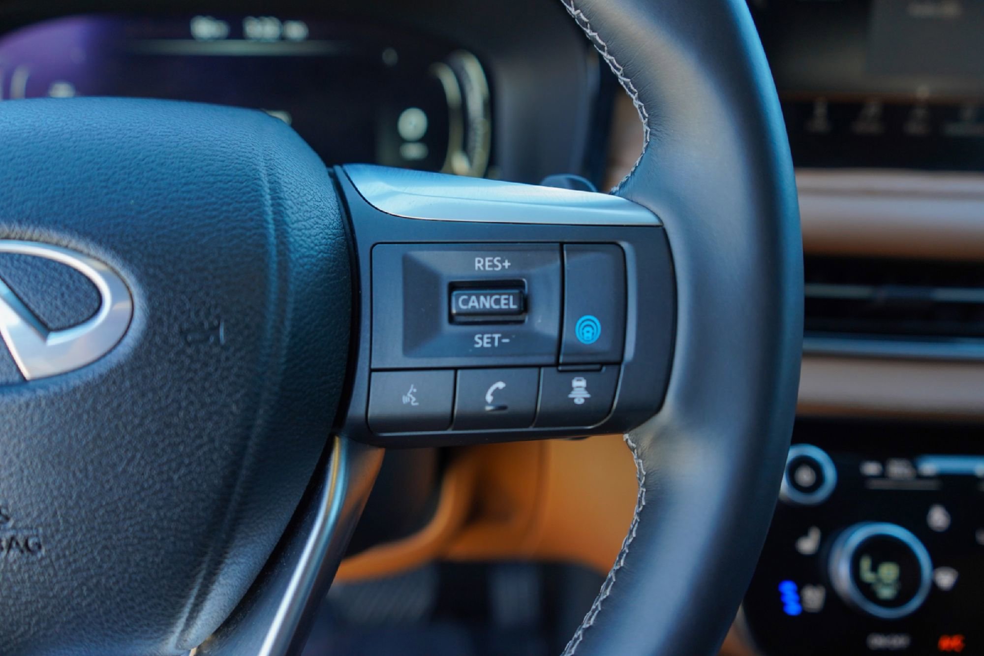 Certified 2023 INFINITI QX60 Autograph w/ Cargo Package image 11