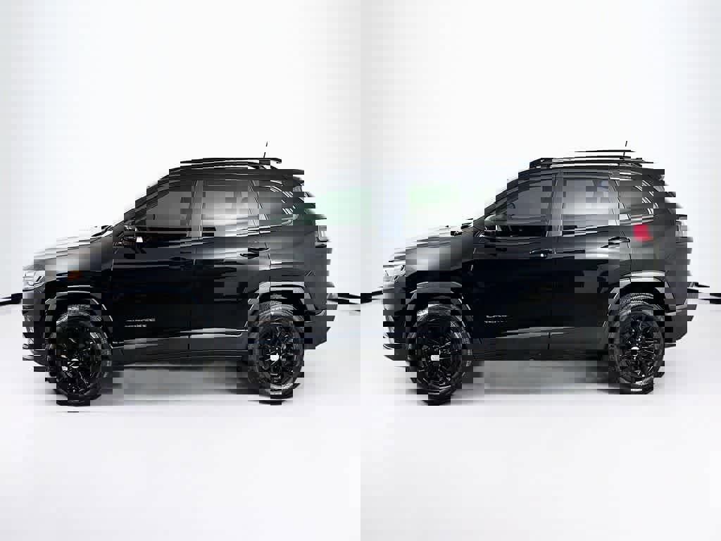 Used 2022 Jeep Cherokee Latitude Lux w/ Sun & Sound Group image 3