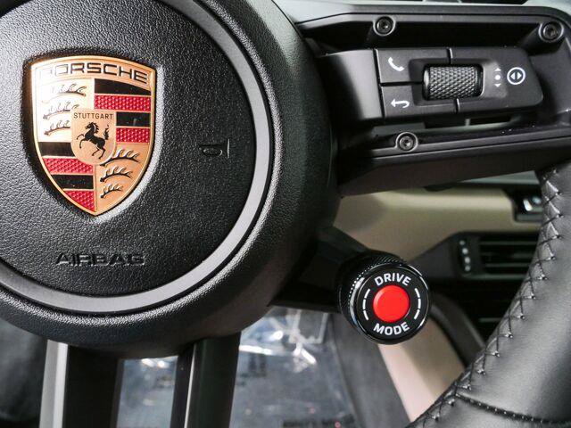 Used 2025 Porsche 911 Carrera RWD image 11