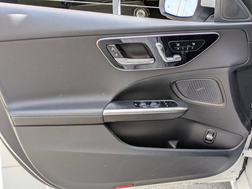 Used 2025 Mercedes-Benz C 300 Sedan image 11