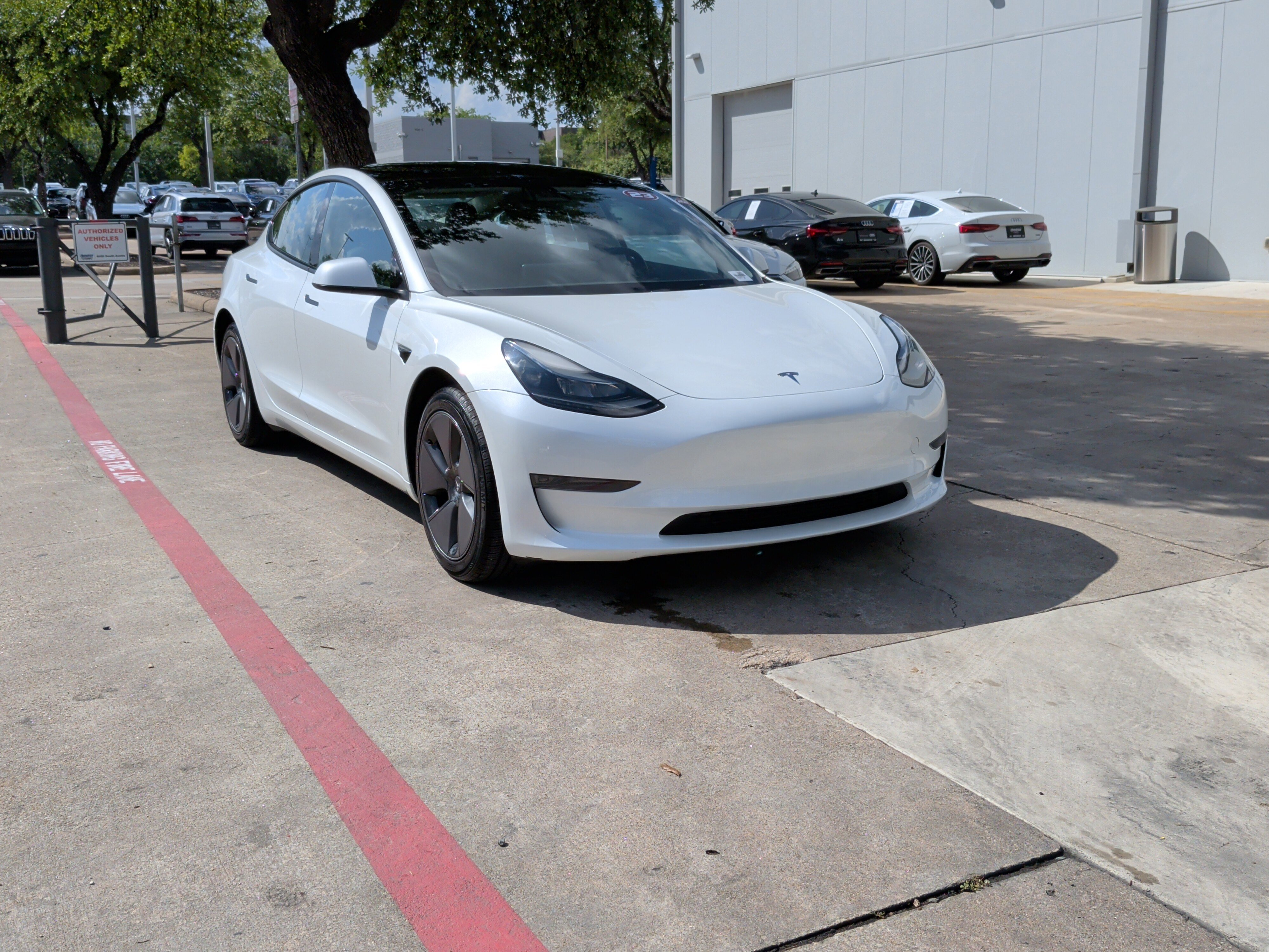 Used 2023 Tesla Model 3 Standard Range image 2