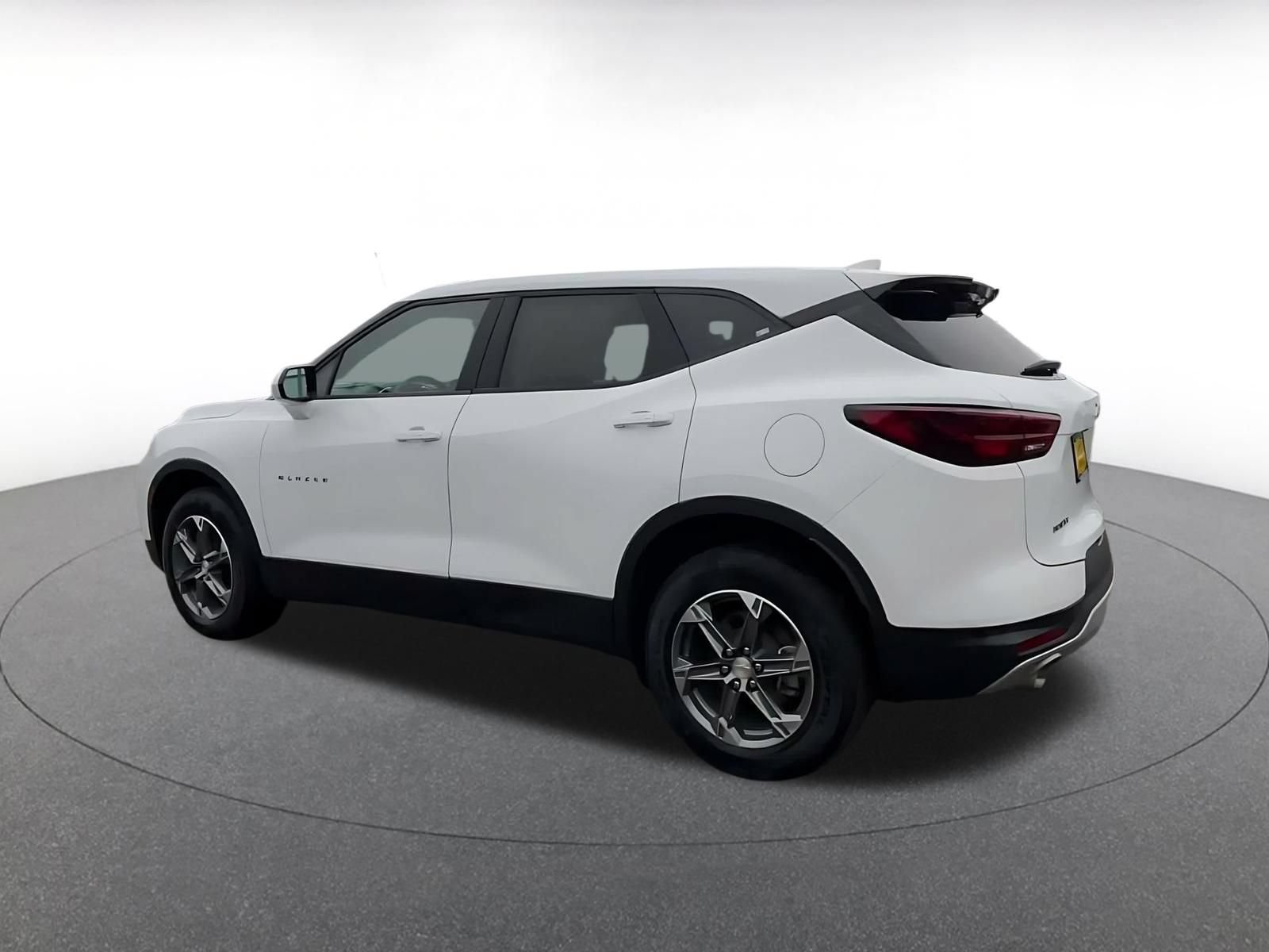 Used 2025 Chevrolet Blazer LT FWD image 9