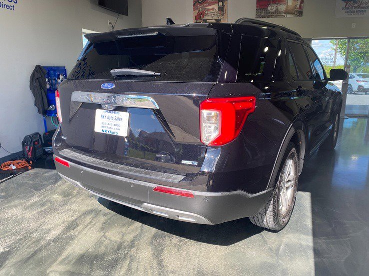 Used 2020 Ford Explorer XLT w/ Equipment Group 202A AWD/4WD image 9