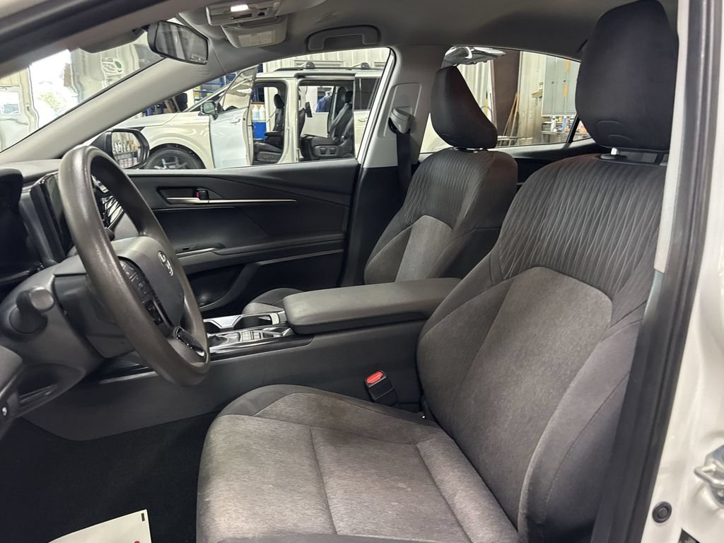 Used 2025 Toyota Camry LE FWD image 12