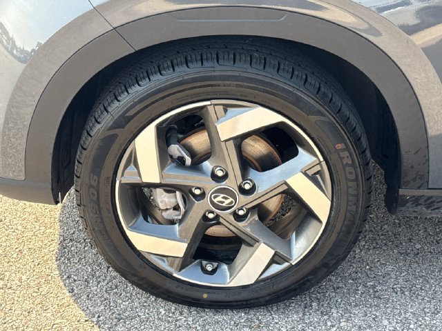 Used 2024 Hyundai Venue SEL FWD image 31