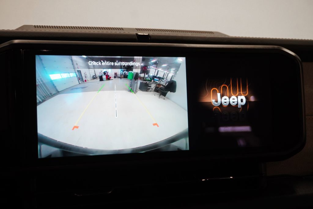 Certified 2025 Jeep Wrangler Unlimited Sahara w/ Safety Group image 26