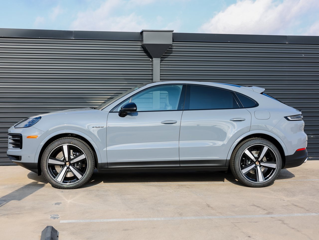 New 2026 Porsche Cayenne E-Hybrid Coupe image 2